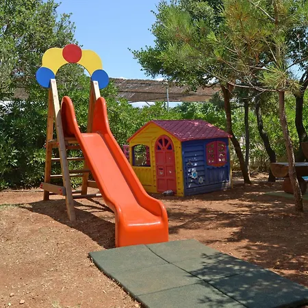 Prázdninový dům Gemuetliches, Familienfreundliches Steinhaus Kolan
