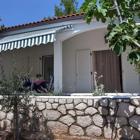 בית נופש Gemuetliches, Familienfreundliches Steinhaus קולאן